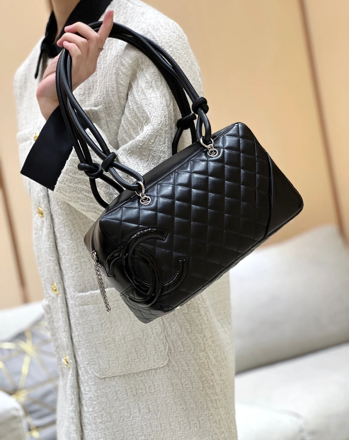 Chanel - Классическая, вневременная винтажная большая сумка-подушка Kang Peng