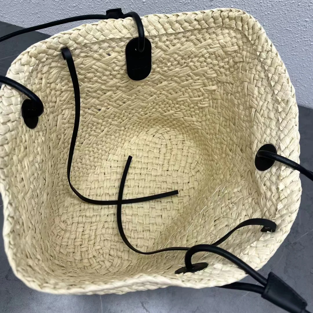 Соломенная сумка Loewe - маленькая