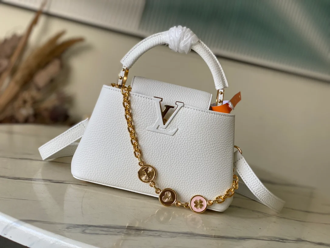 Кожаная сумка LV Capucines - белая.