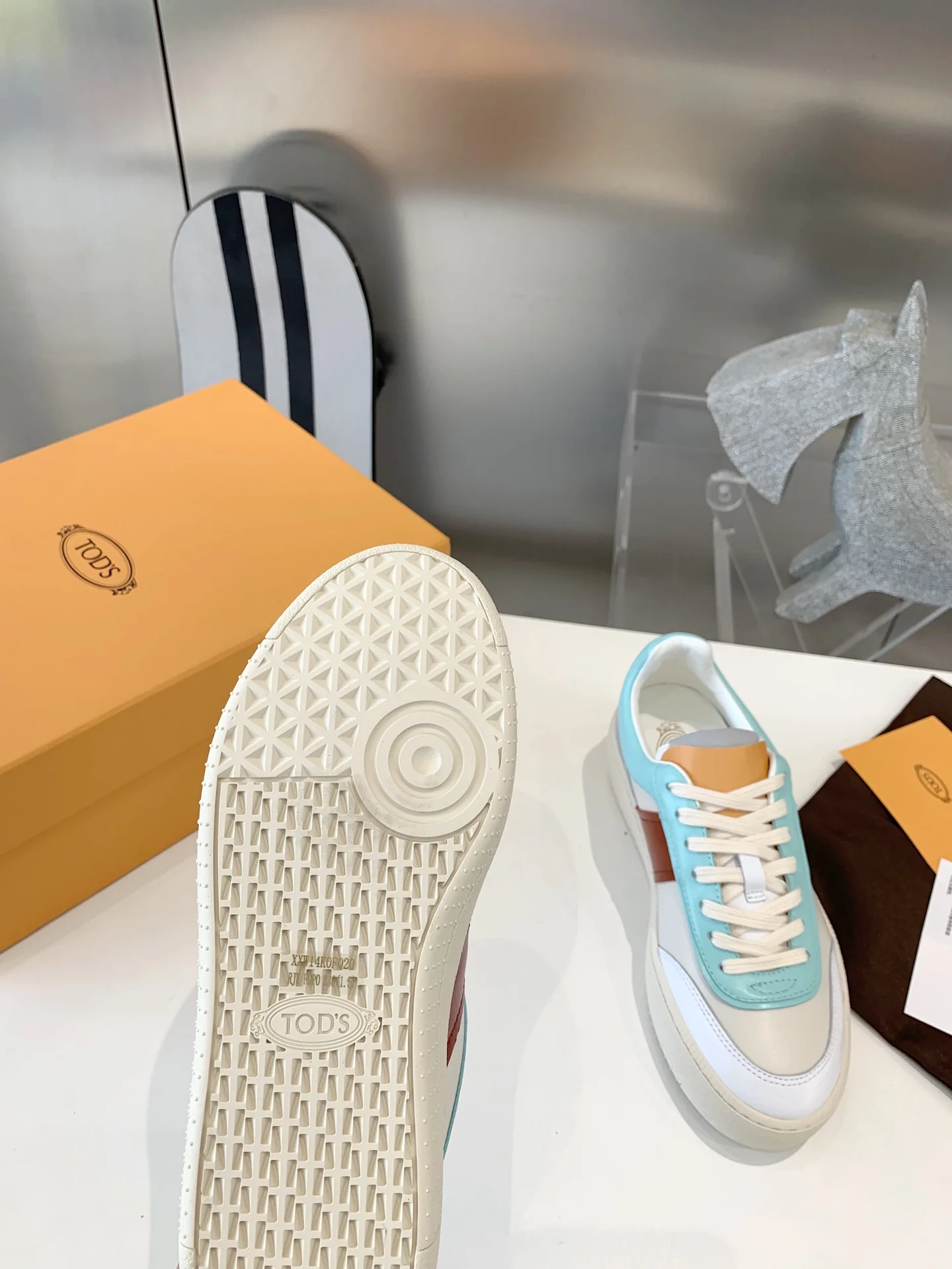 Весенняя коллекция Tods 2023 - Повседневные туфли на платформе от Tods