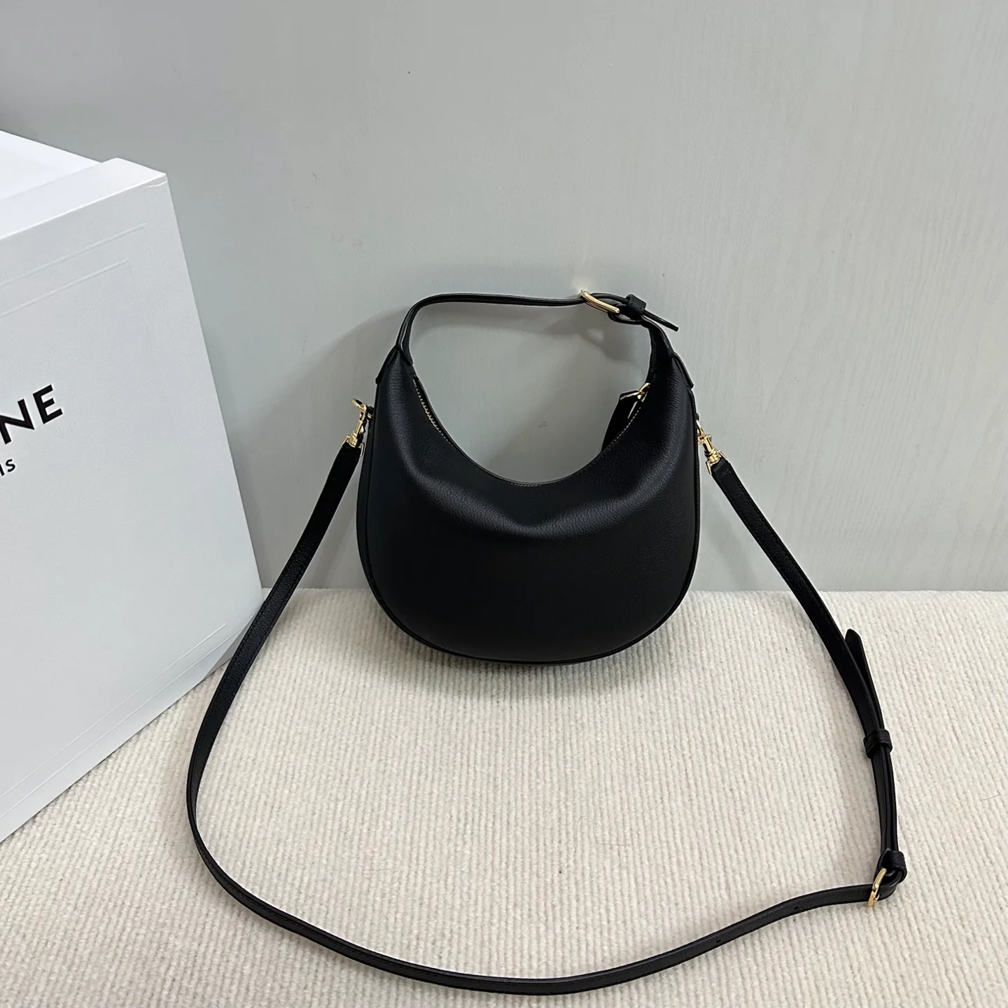 Сумка Celine-Lulu Crescent Bag — черная