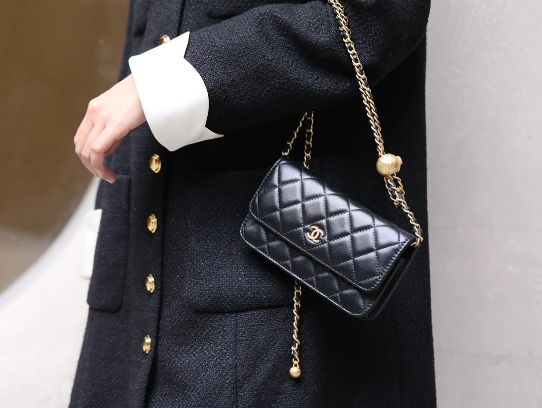 Chanel - Chanel - Золотой шар WOC - Черный