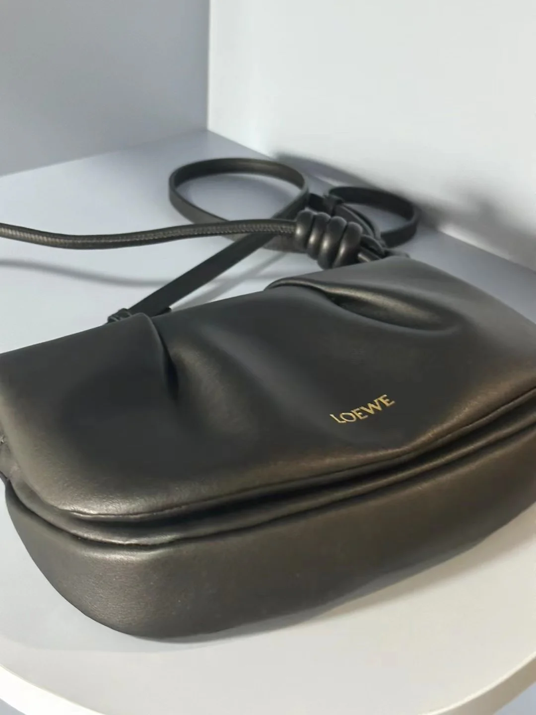 Сумка через плечо Loewe Paseo - черная