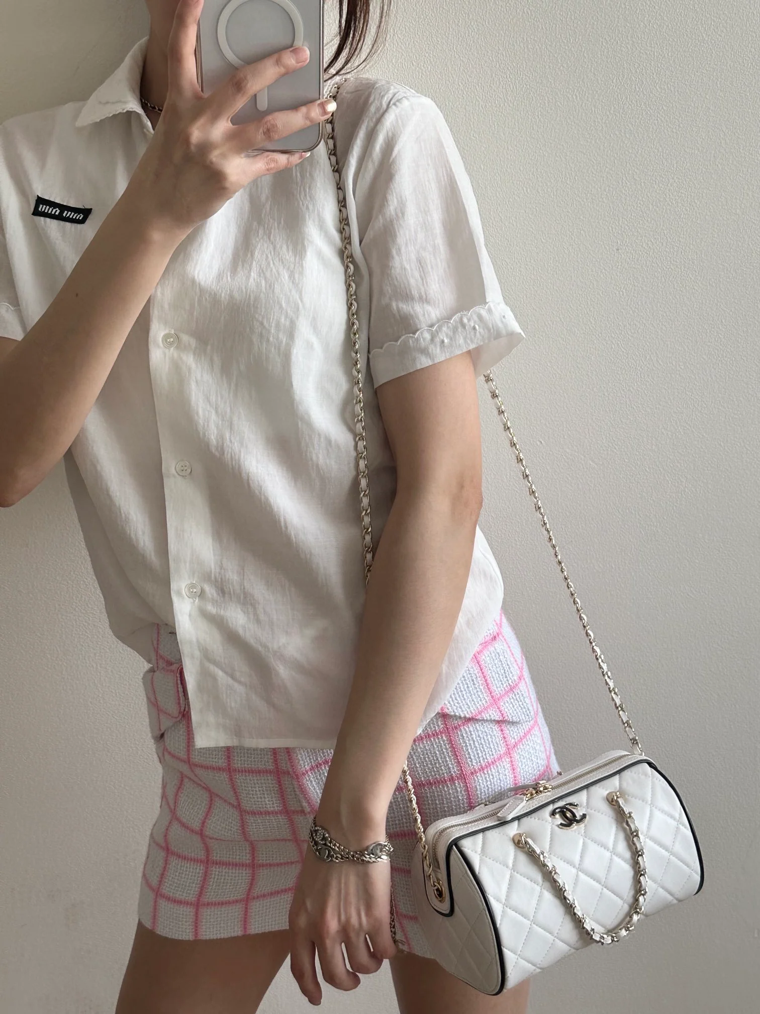 Мини-шар для боулинга Chanel 25 пенсов, весенне-летний, из овечьей кожи, белый с черной отделкой.