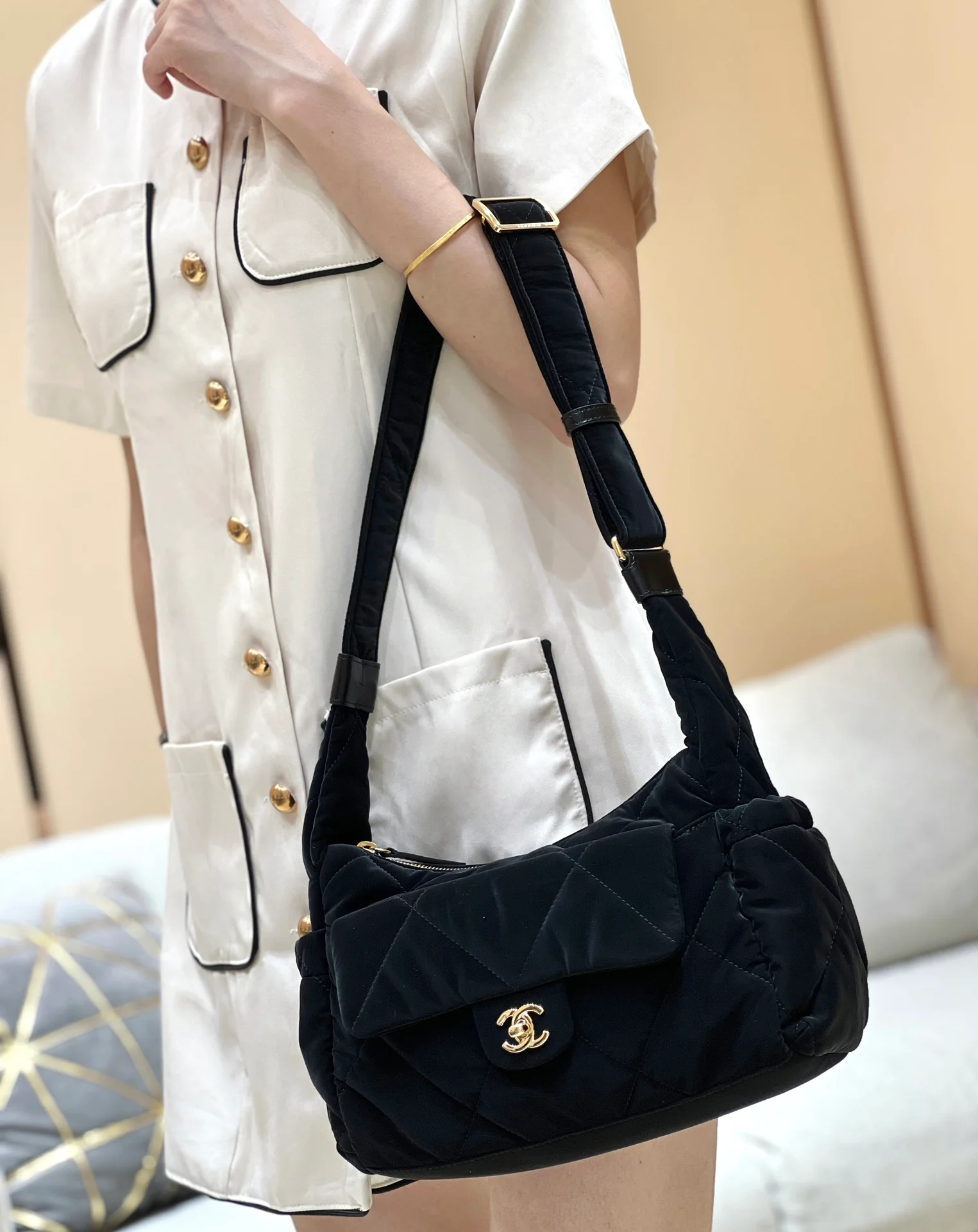 Сумка для лыж Chanel 24n-Coconige, маленькая, черная.