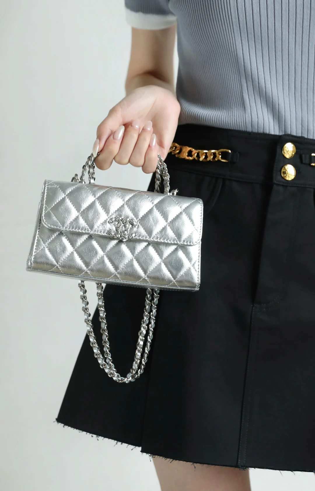 Chanel - ??? - Ручки через плечо - Металлический серебристый - Серебряная пряжка