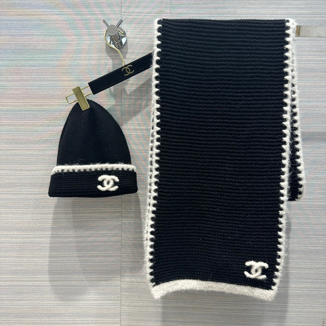 Новый шарф Chanel Double C с бахромой, коллекция осень/зима 2023, черный.