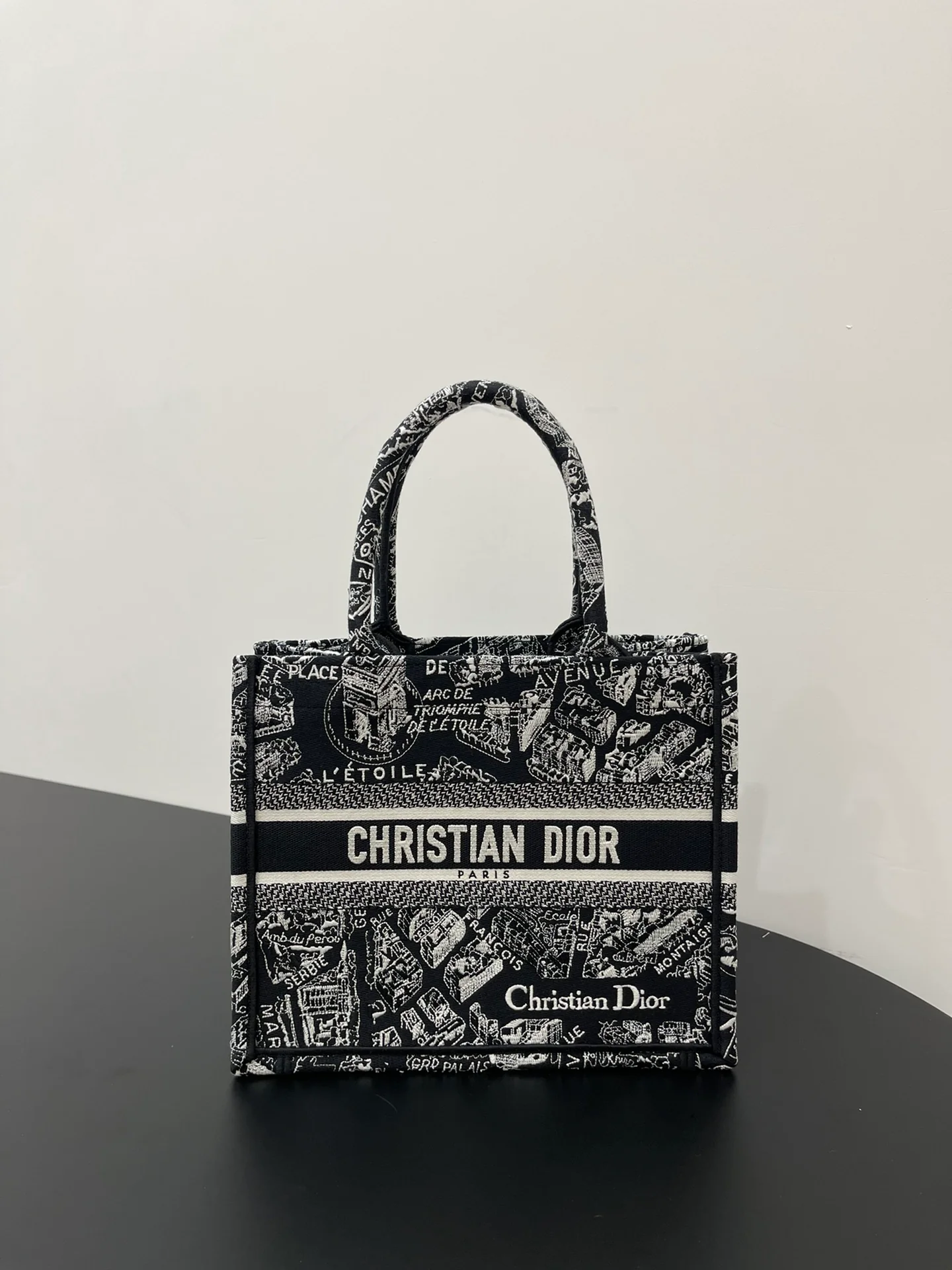 Сумка Dior Book Tote, маленький размер 26,5 см, летний размер 23, черная.