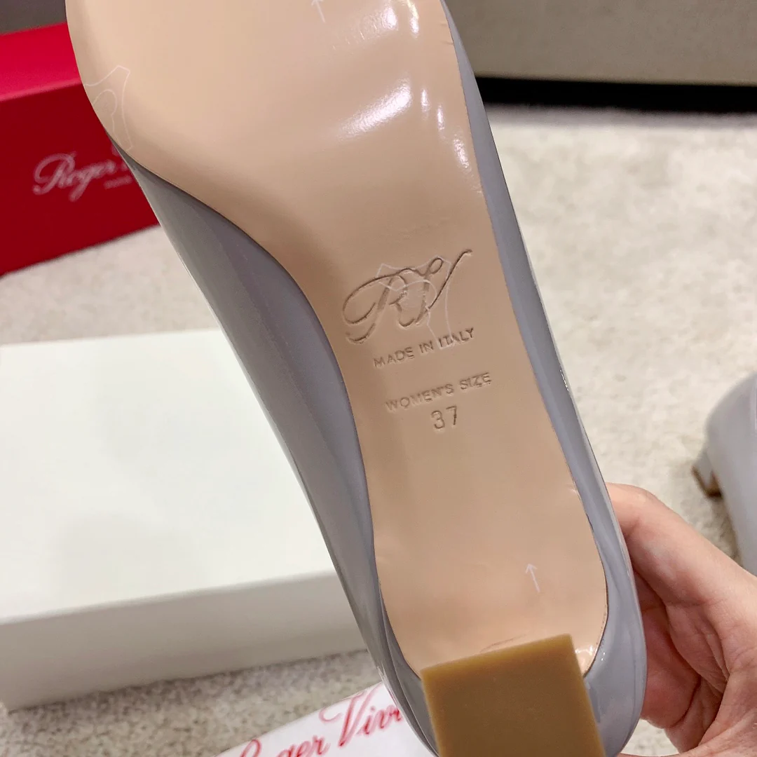 RV - Классические туфли с квадратной пряжкой - Серые