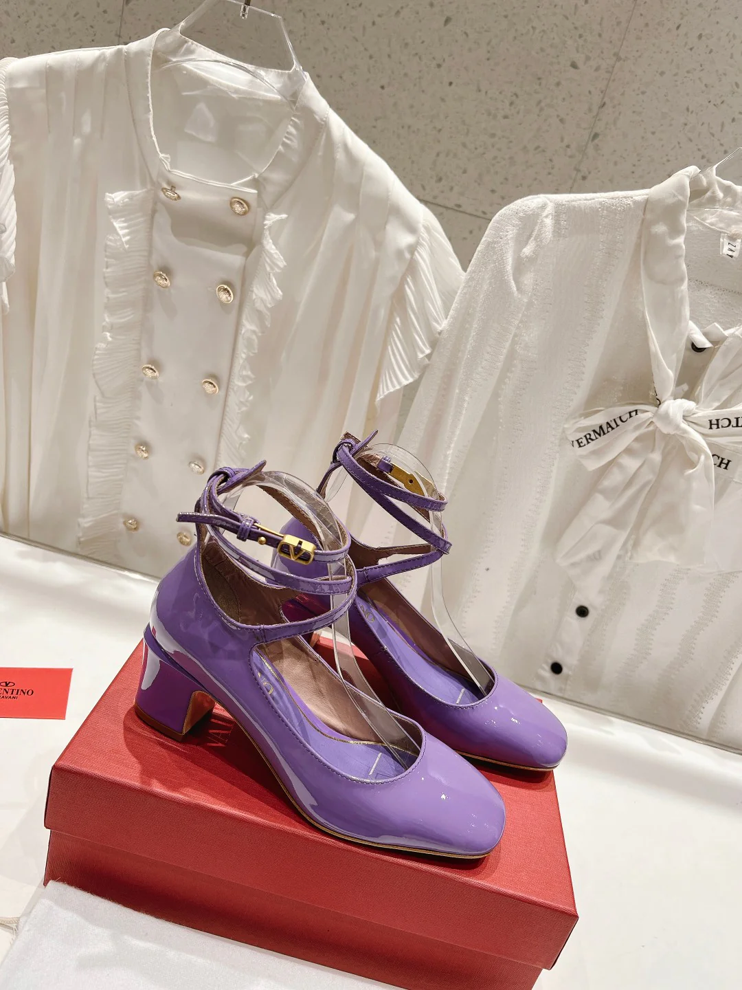 Коллекция Valentino Весна/Лето 2023 - Rockstud - Туфли на шнуровке на низком каблуке - 4-5 см - Фиолетовые