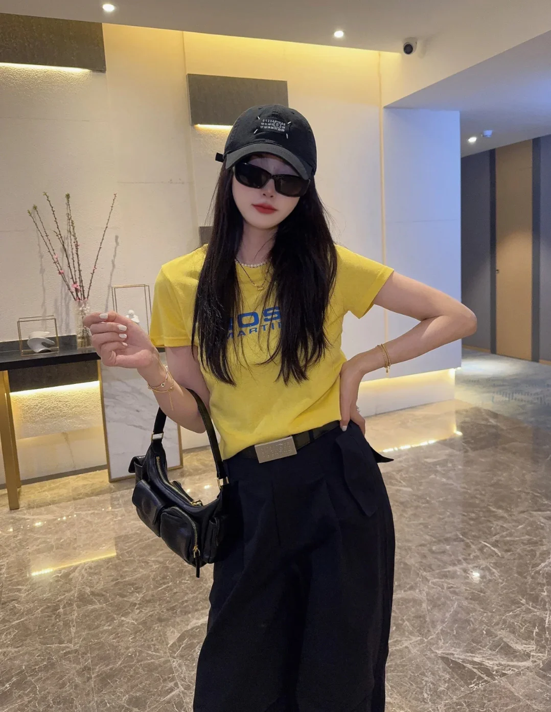 Сумка Miu Miu из кожи наппа с карманами — носите и делитесь с другими.