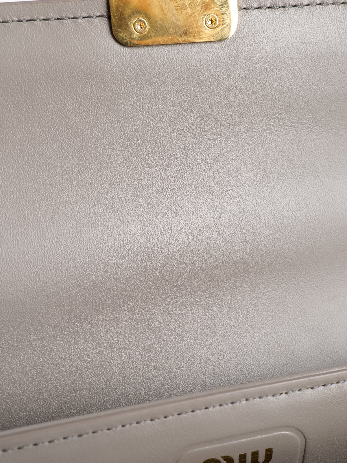 Сумка-багет Miu Miu через плечо - серая