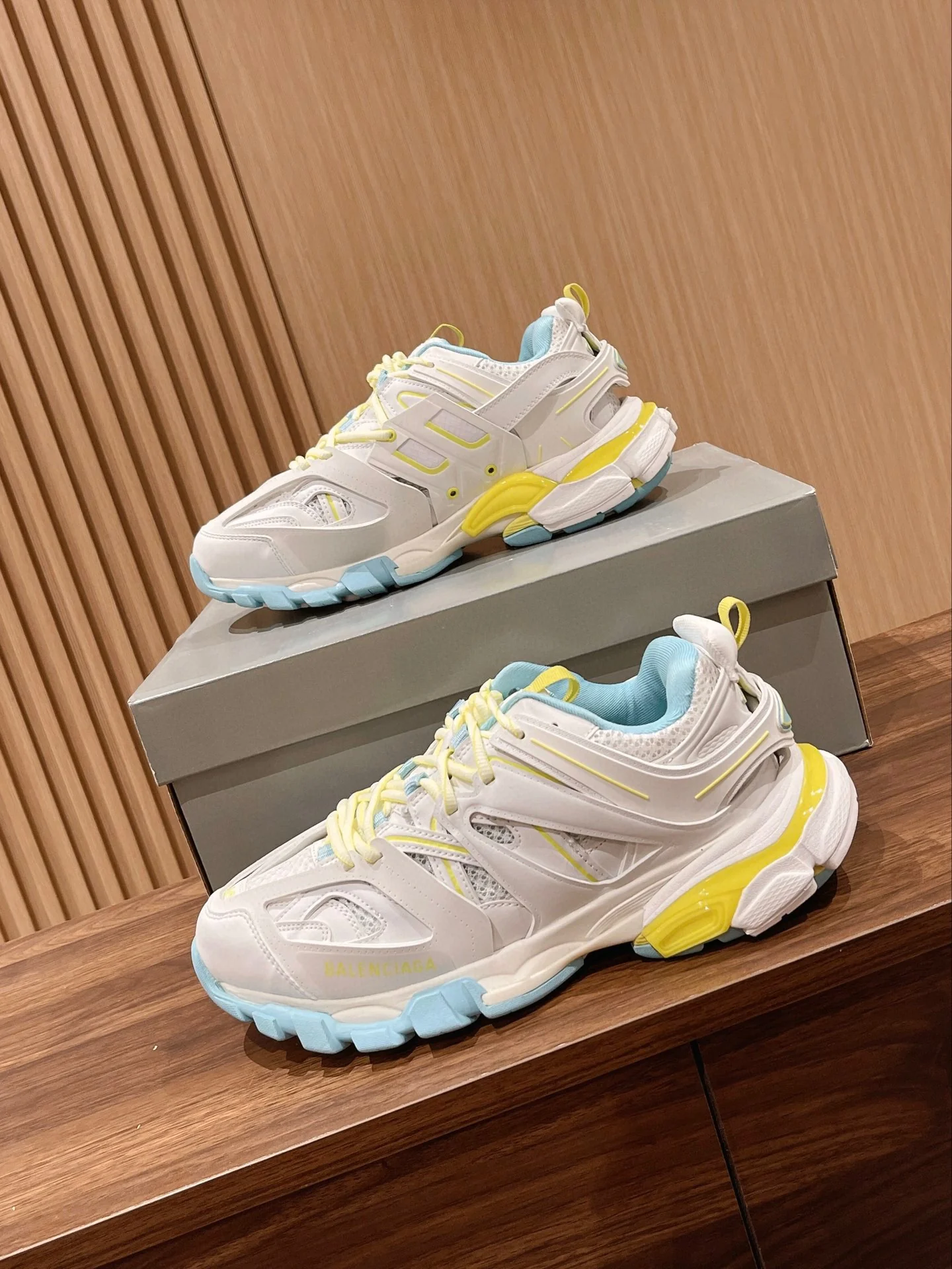 Кроссовки Balenciaga Track 3-0 (3-го поколения) Chunk - унисекс - белые