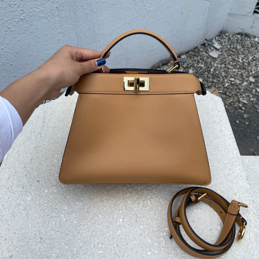 Маленькая кожаная сумка Fendi Peekaboo i-seey абрикосового цвета - 1 шт.