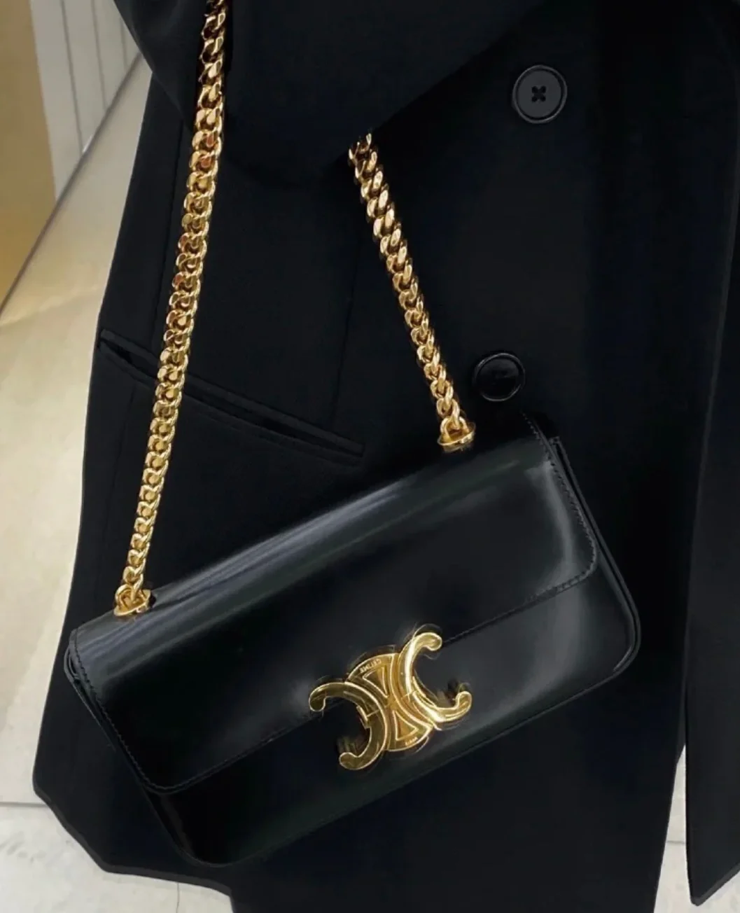 Celine - Новая сумка Celine Arc de Triomphe на цепочке - Черная