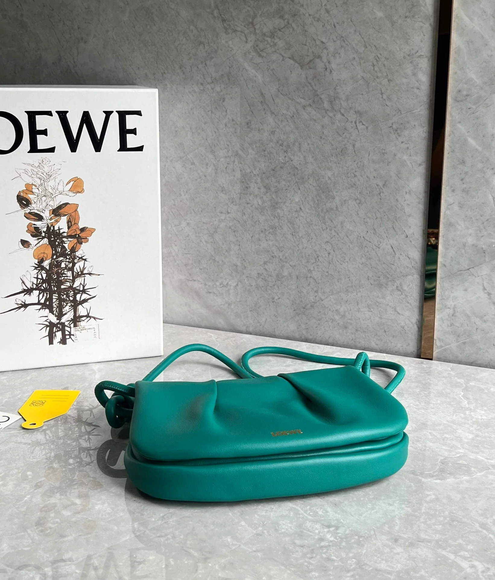 Сумка через плечо Loewe Paseo - изумрудно-зеленая