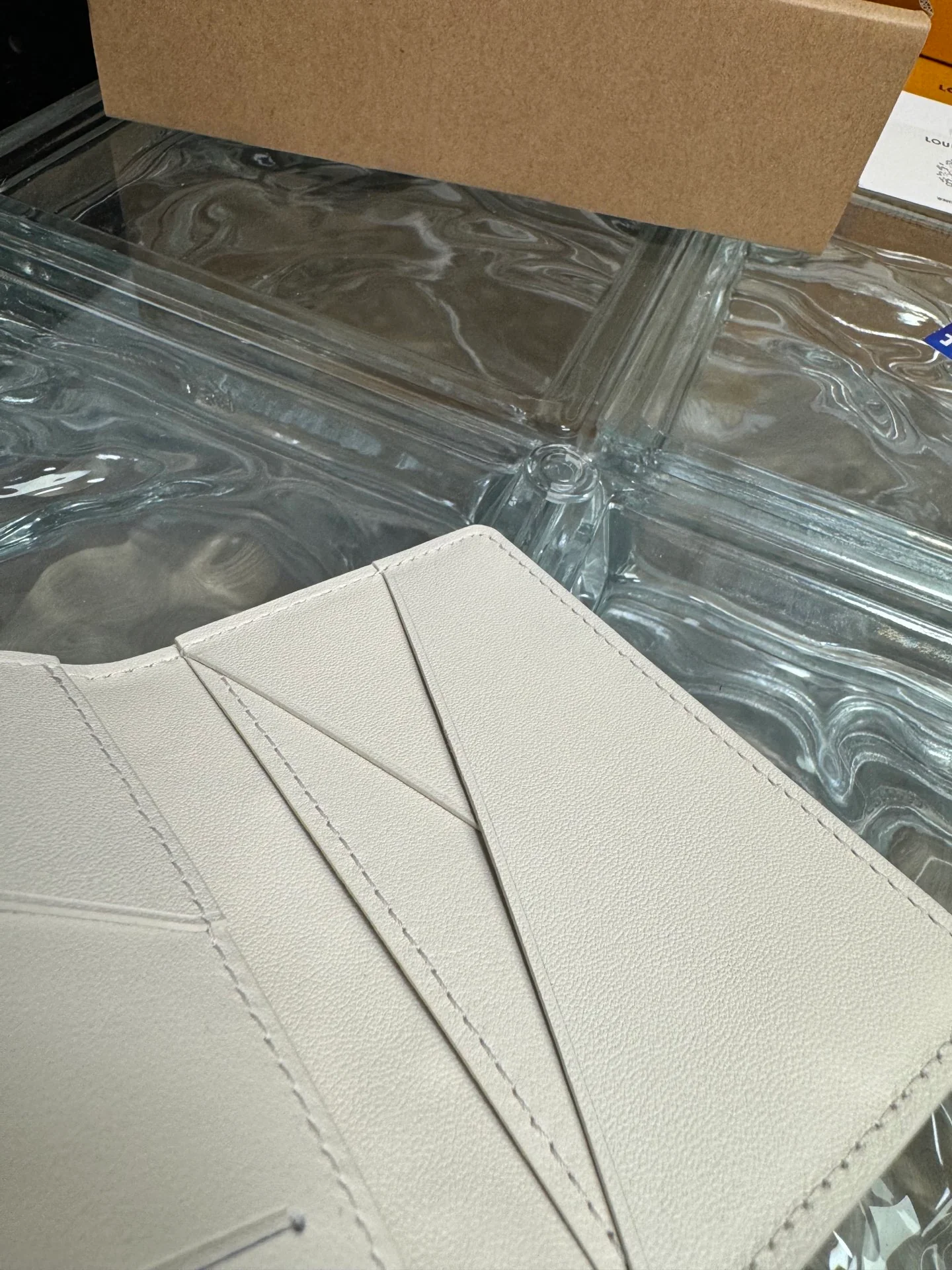 Кошелек LV-m83377-monogram-shadow Pocket Wallet-white