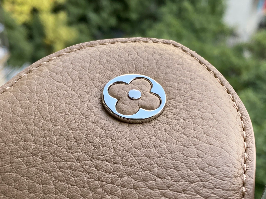 lv-m57521-capucines-small handbag