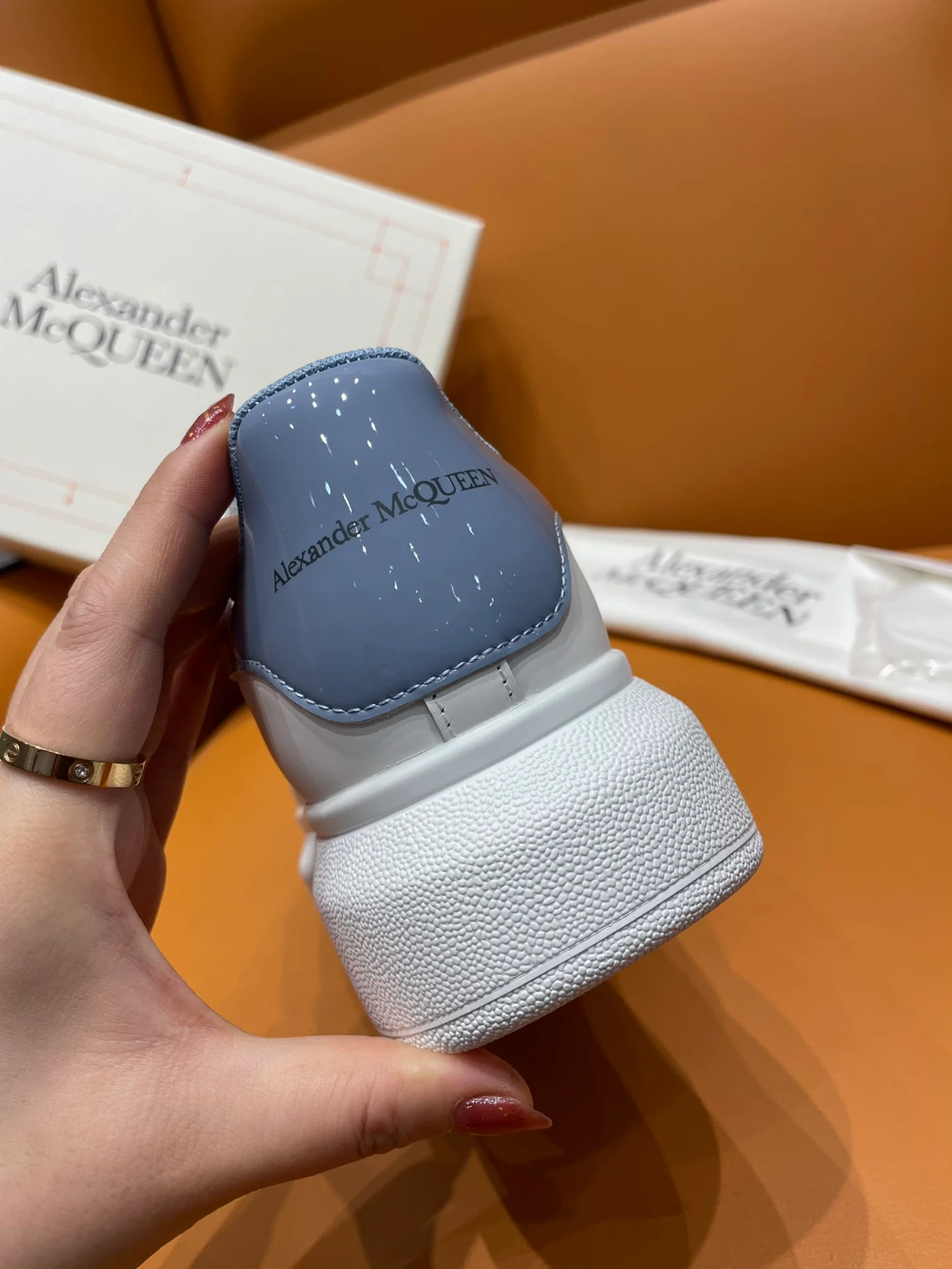 McQueen - Классические белые кроссовки - Синяя задняя часть