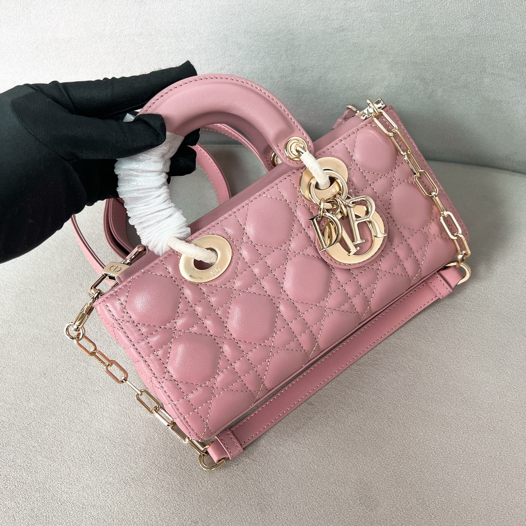 Dior Ladyd Joy из овечьей кожи с золотой пряжкой, размер S, розовый.