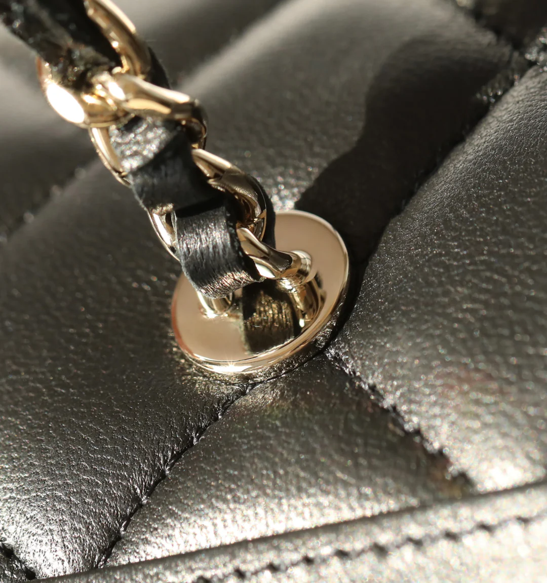 Ручка эмалированная Chanel 25 пенсов???