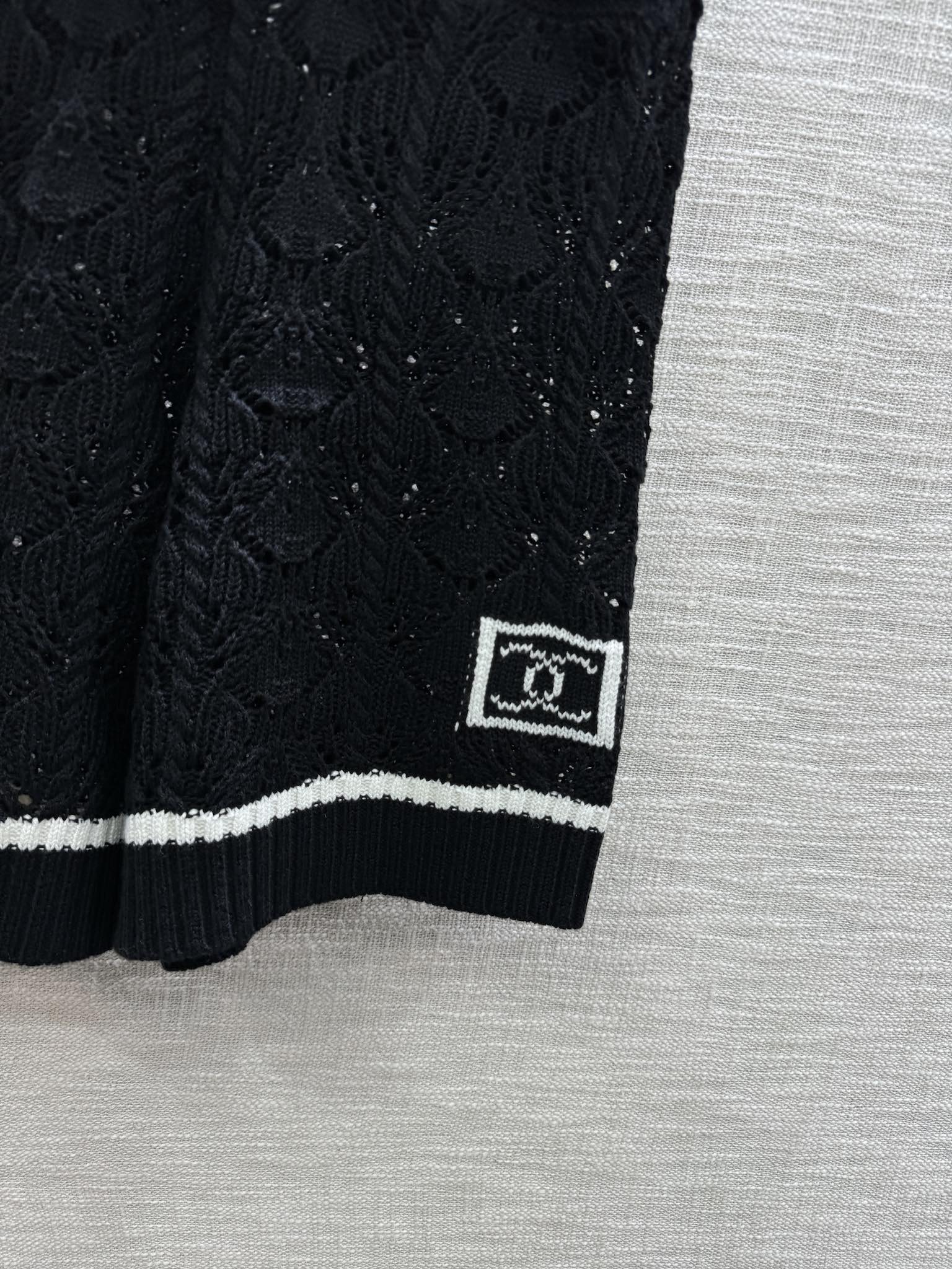 Chanel 2403 - Трикотажные шорты с ажурным узором - Черные