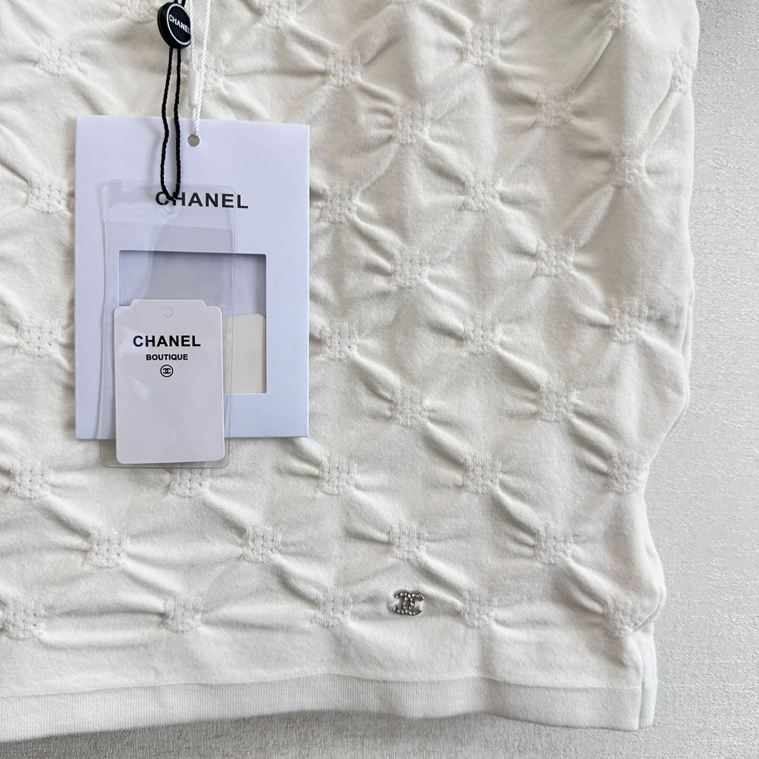 Вязаный топ Chanel 2403 с открытыми плечами - белый