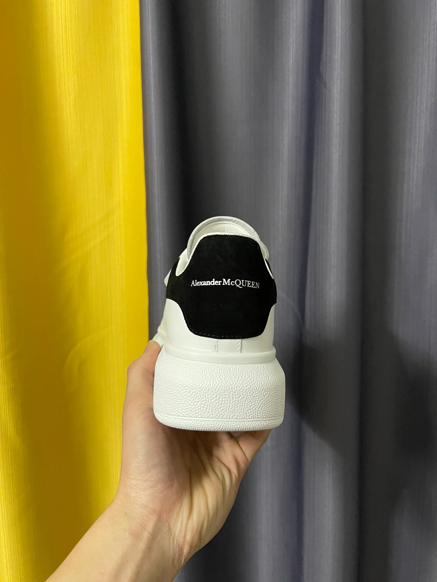 Классические белые кроссовки McQueen - унисекс - новая застежка на липучке - топовая версия McQueen.