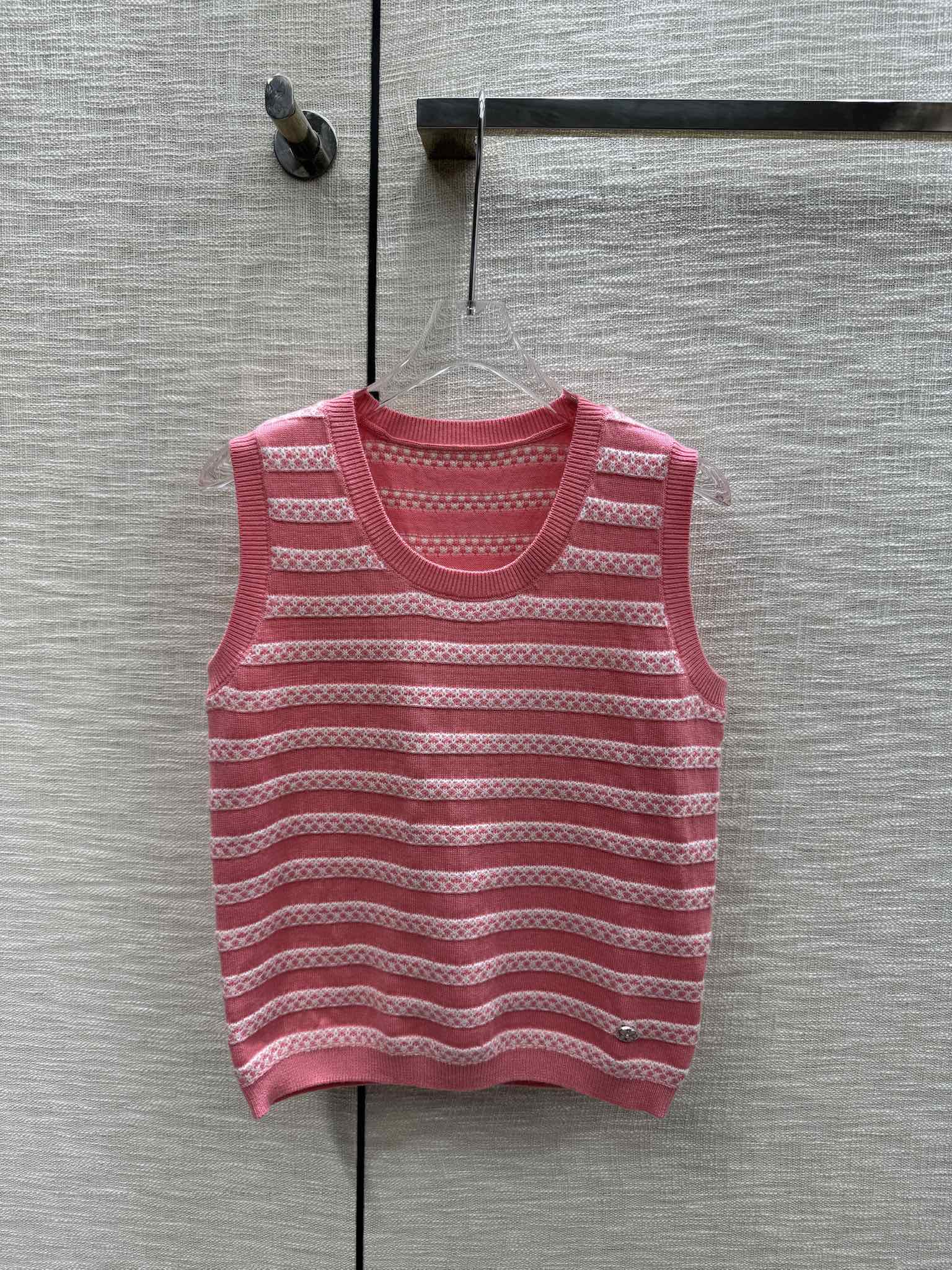 Chanel - 2403-24 Новая трикотажная жилетка в полоску с цветовыми блоками для начала весны