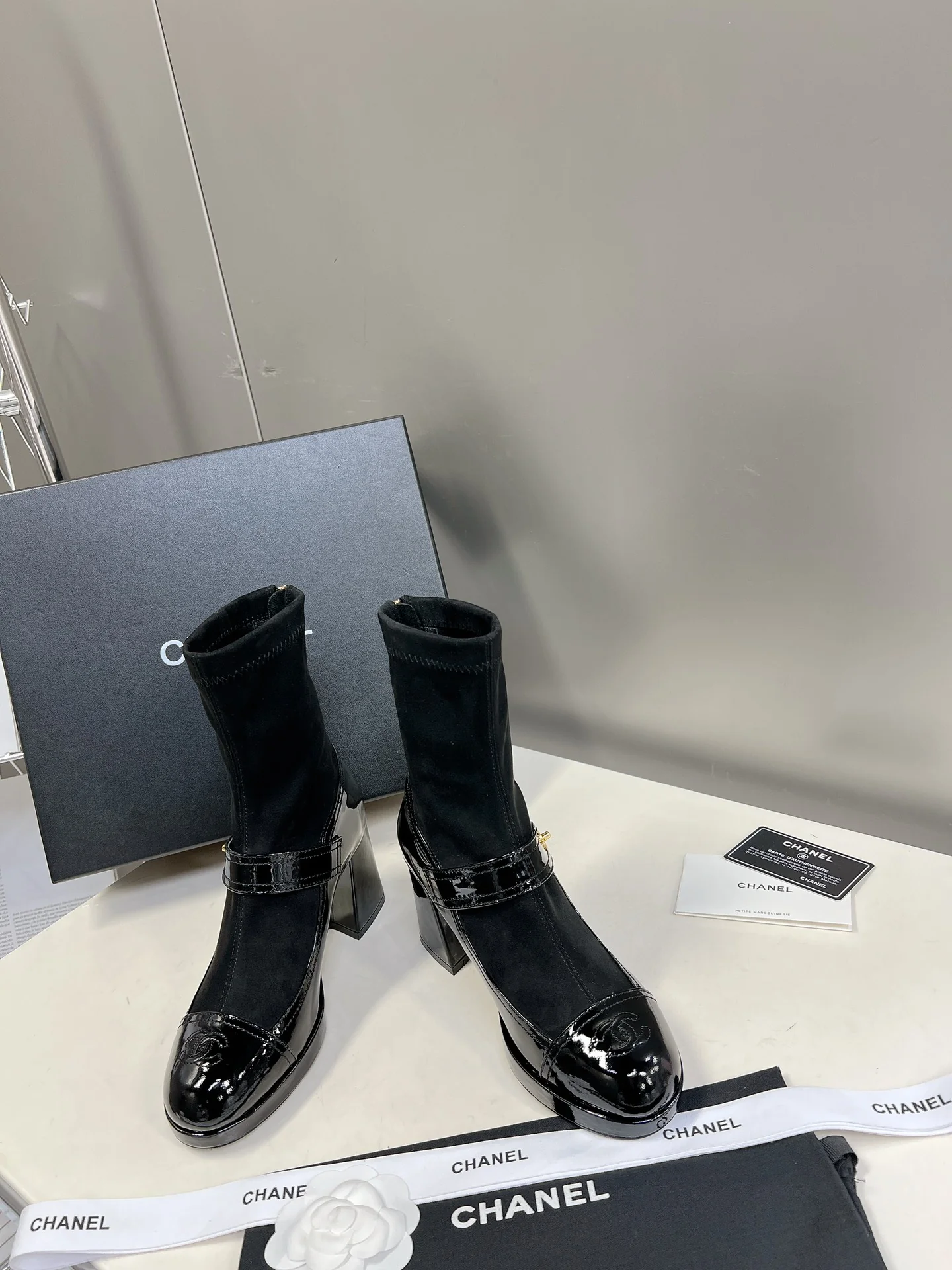 Chanel - Классические осенне-зимние повседневные ботинки - Черные