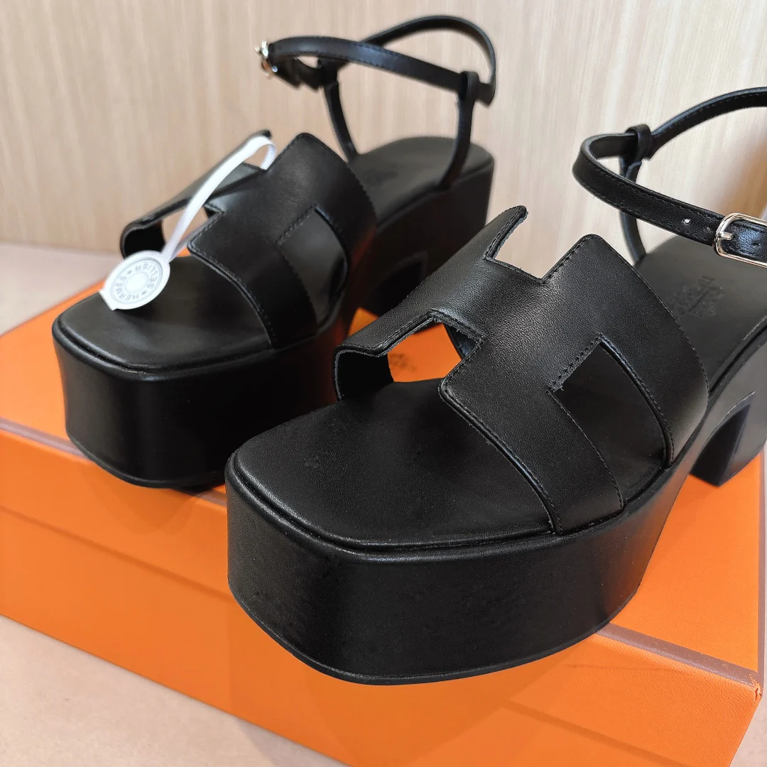 Кожаные босоножки на высоком каблуке Hermes 2024 - черные