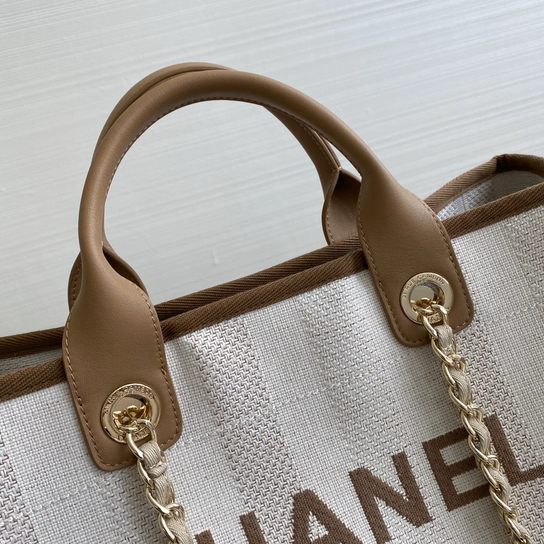 Большая пляжная сумка Chanel в бежевую полоску