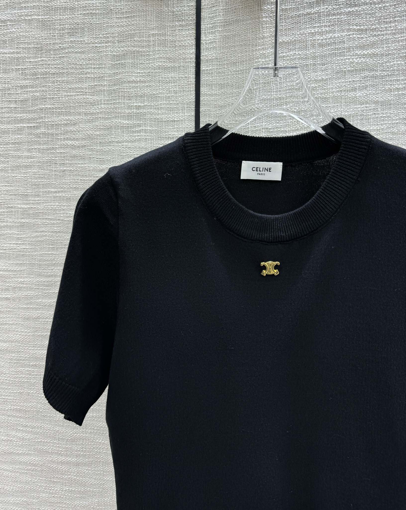 Трикотажный топ Celine 2403 с короткими рукавами и полосками, в стиле ?колор-блок? — черный.