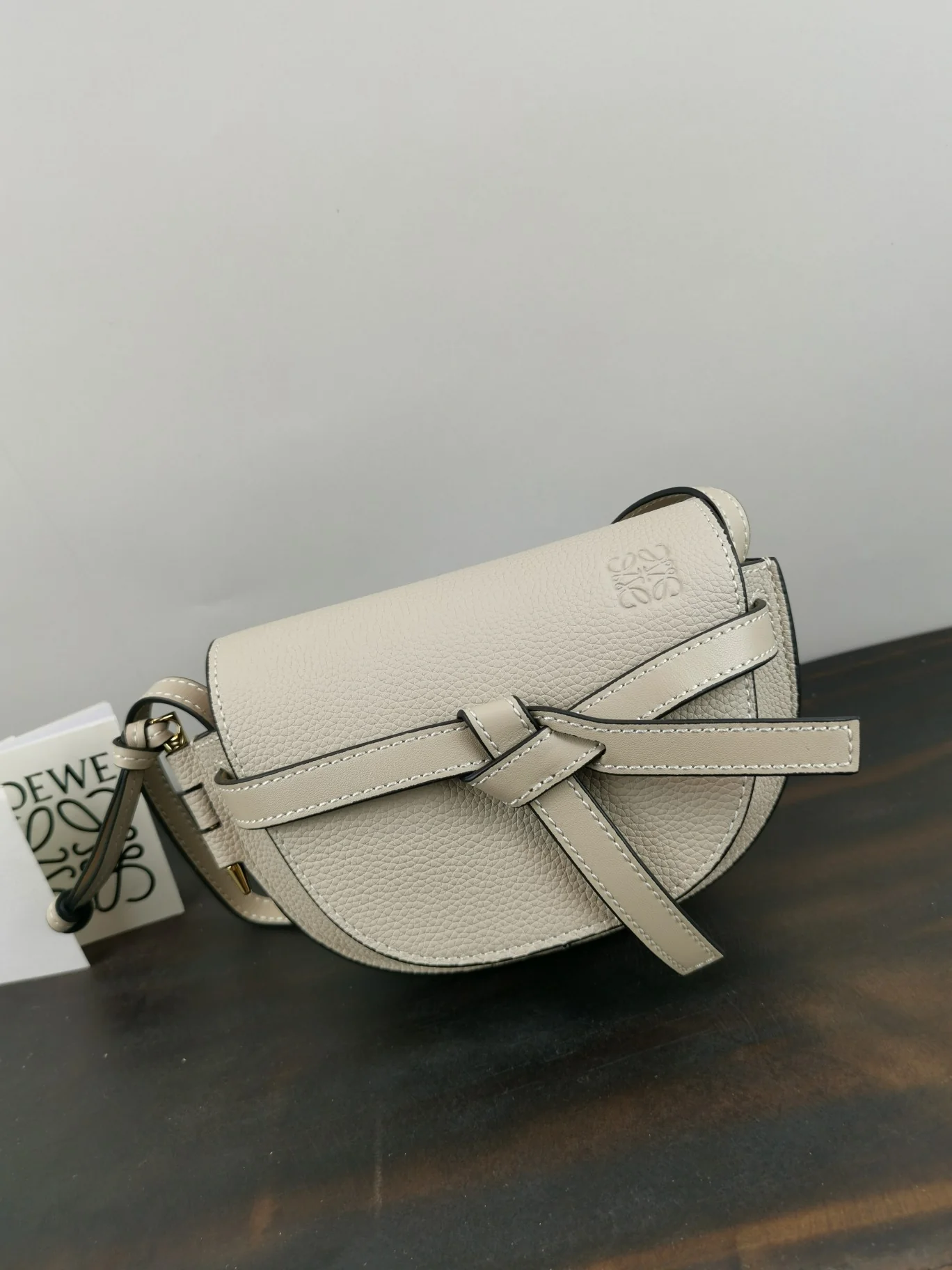 Loewe-gate-mini-21x12-5x9-5-cm-13