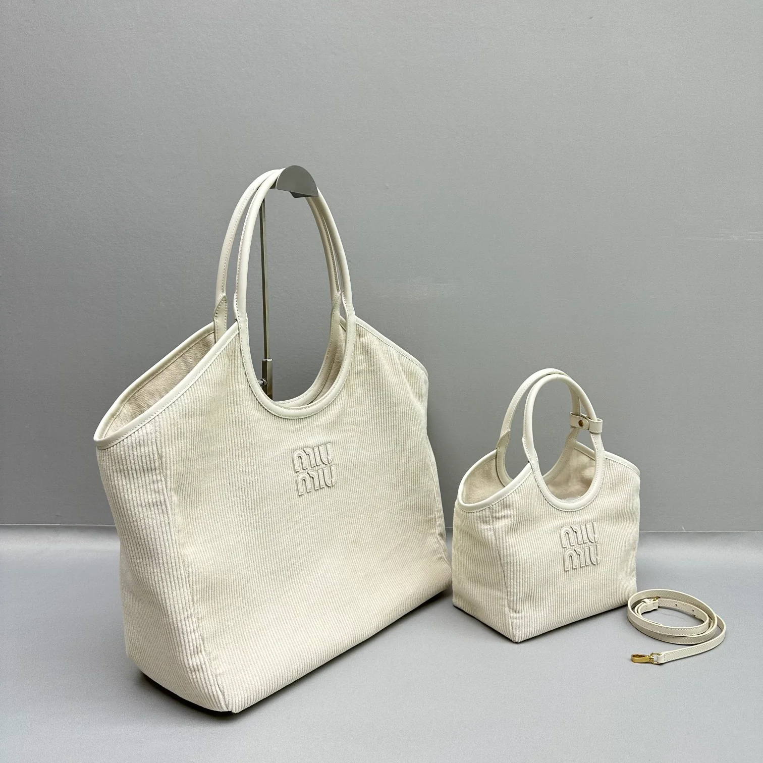 Сумка-тоут Miu Miu Ivy — сравнительные изображения