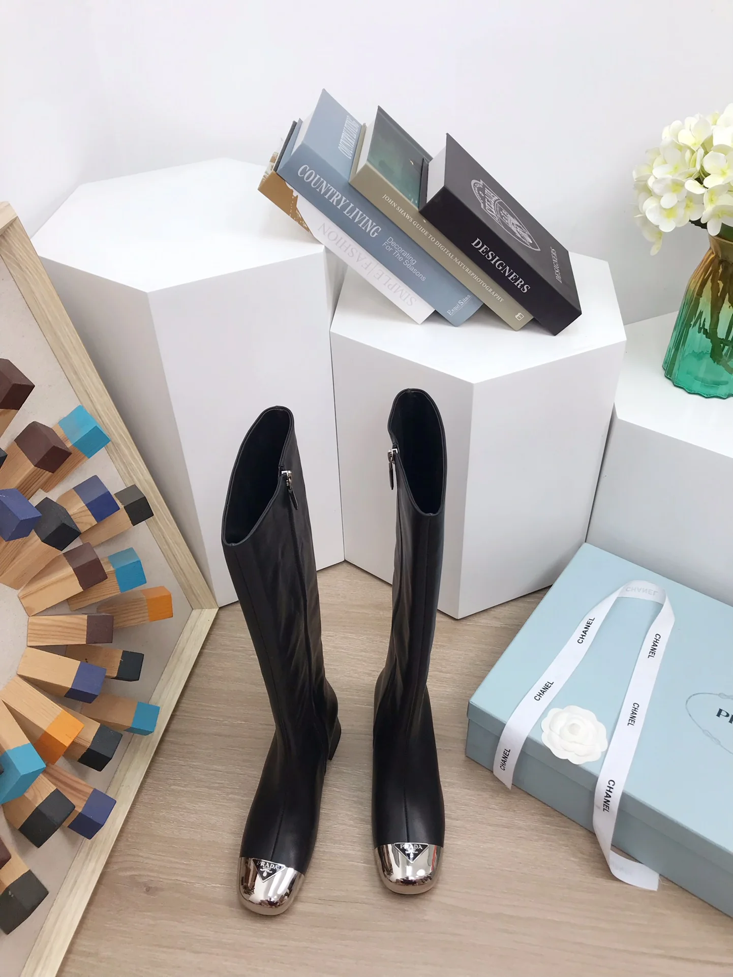 Коллекция Prada 2022 года с подиума - Металлические ботинки с закругленным носком - 1