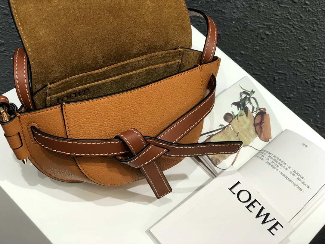 Loewe-gate-mini-21x12-5x9-5-cm-4