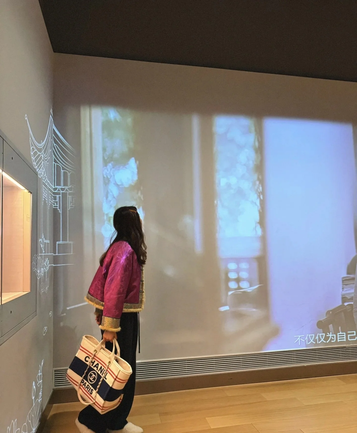 Пляжная сумка Chanel 25c, косметичка, красно-синяя.