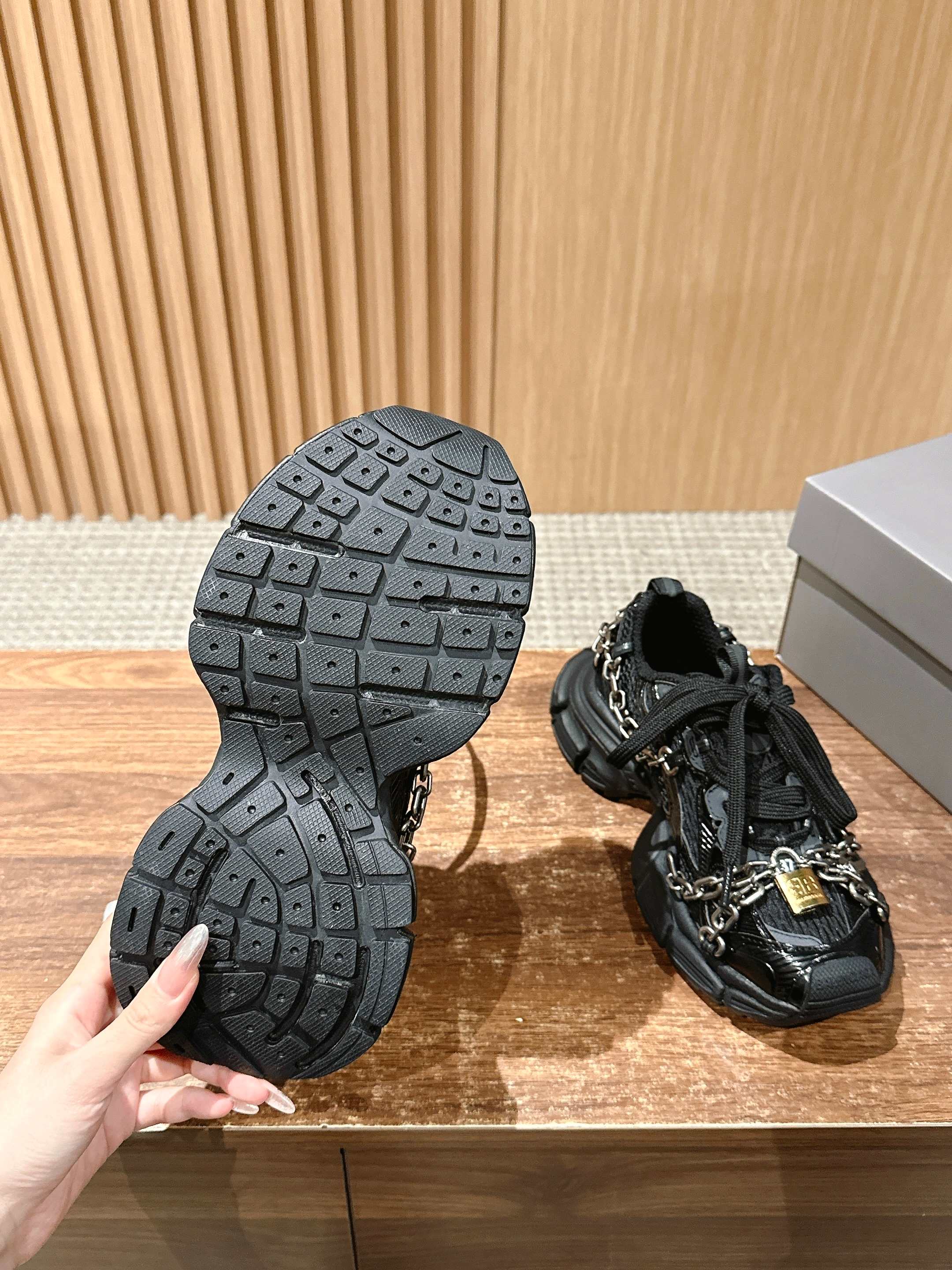 Массивные кроссовки Balenciaga — парный стиль — черные