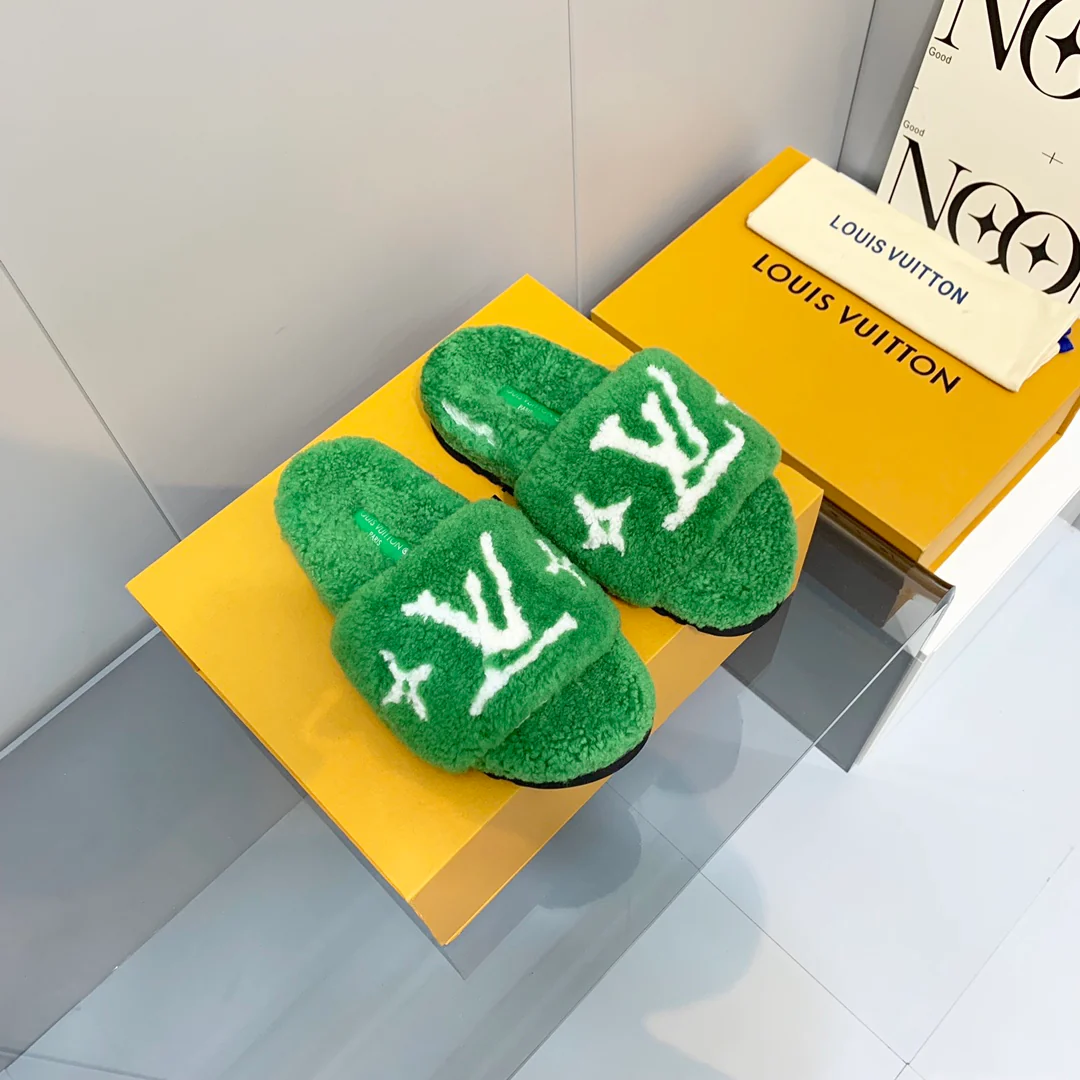 Новинка ранней весны 2022 года от LV - Меховые тапочки - Зеленые