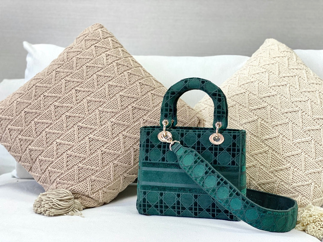 Сумка Dior Lady D Lite - бархатная, вышитая, зеленая.