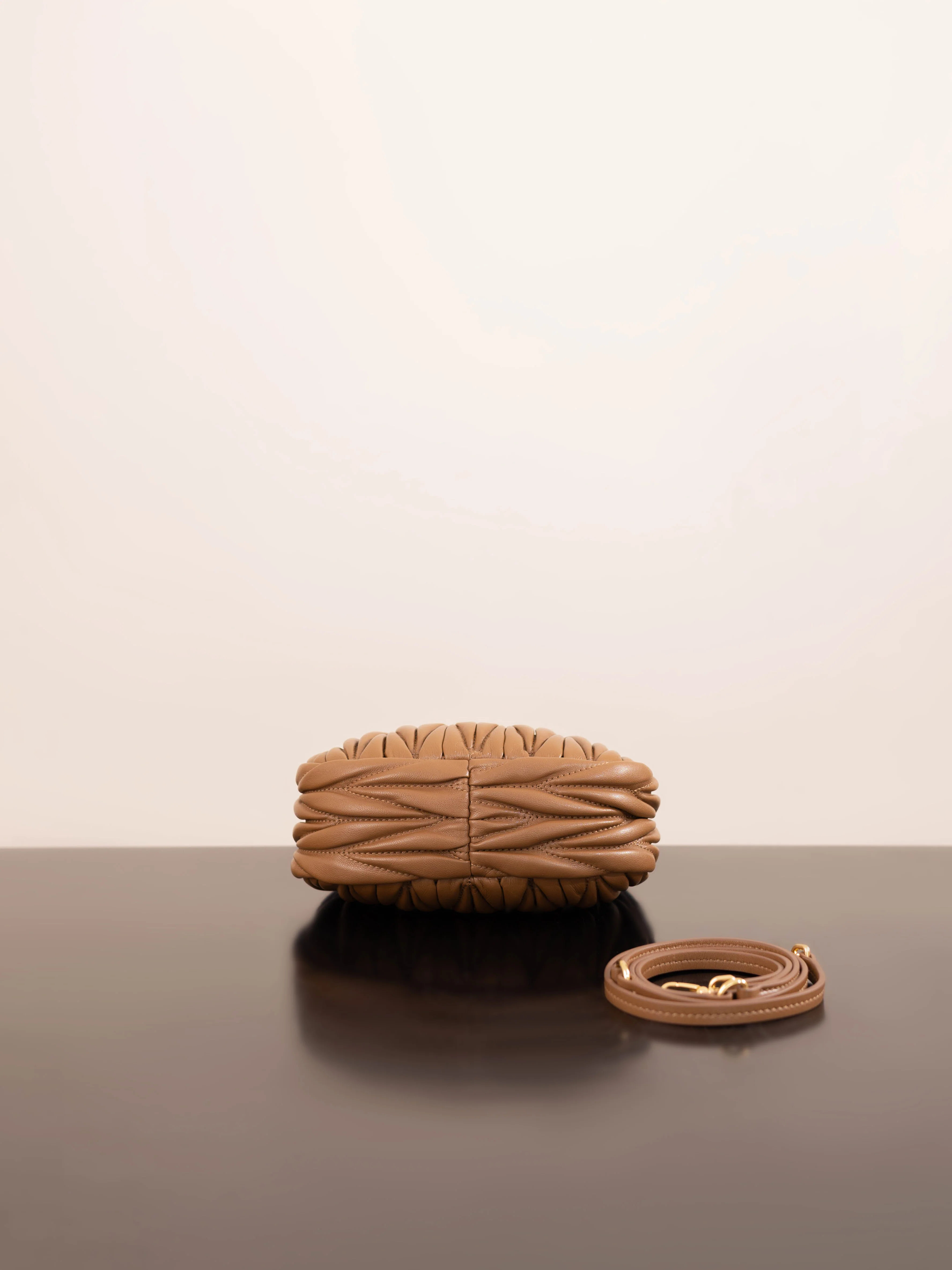 Miu Miu - Мини-сумочка из овечьей кожи - Коричневый