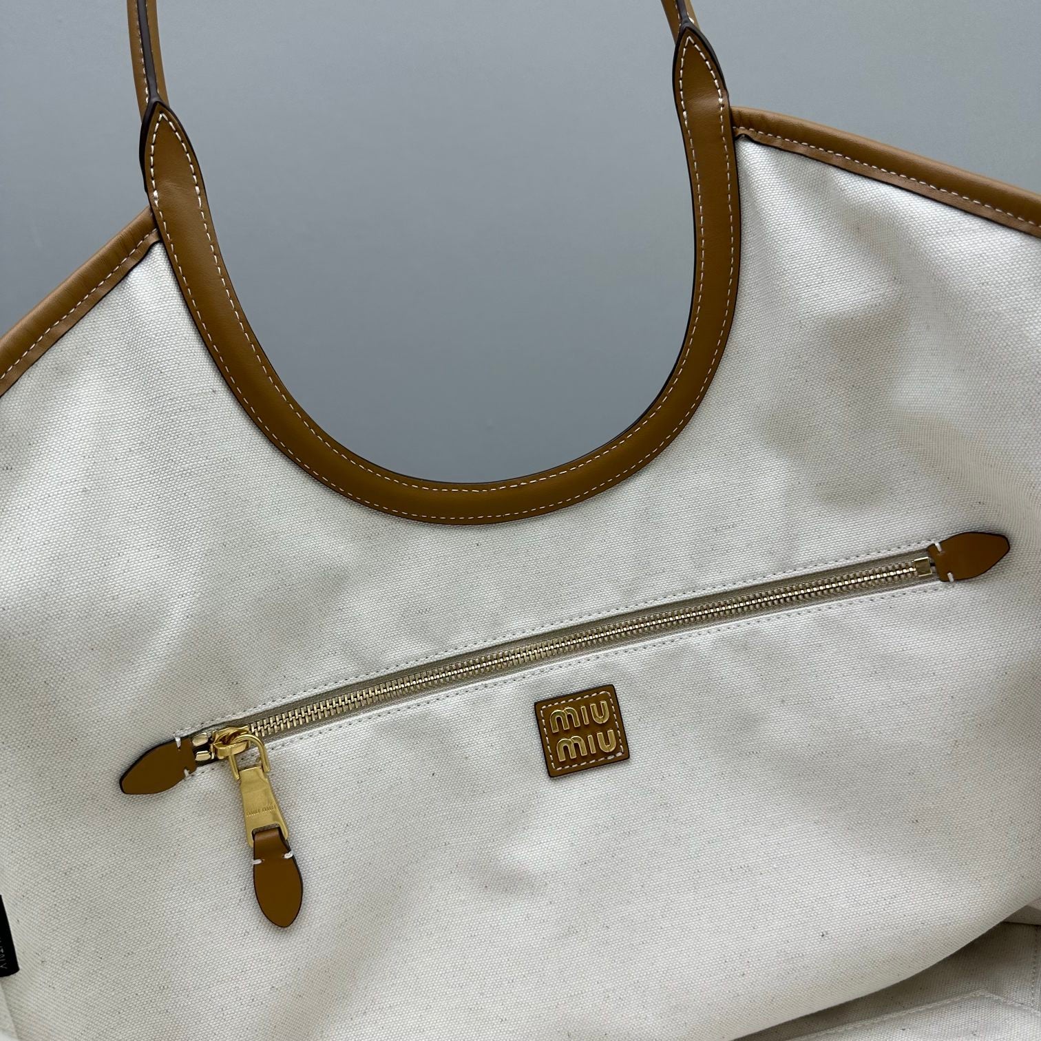 Сумка-тоут Miu Miu Ivy - Большая - Изготовлена ??из натуральной кожи, коричневая