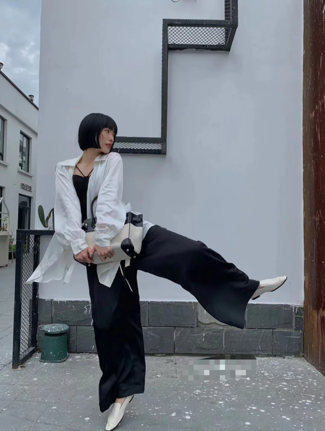 Сумка Hermes Birkin 35 — из телячьей кожи и парусины — черная.