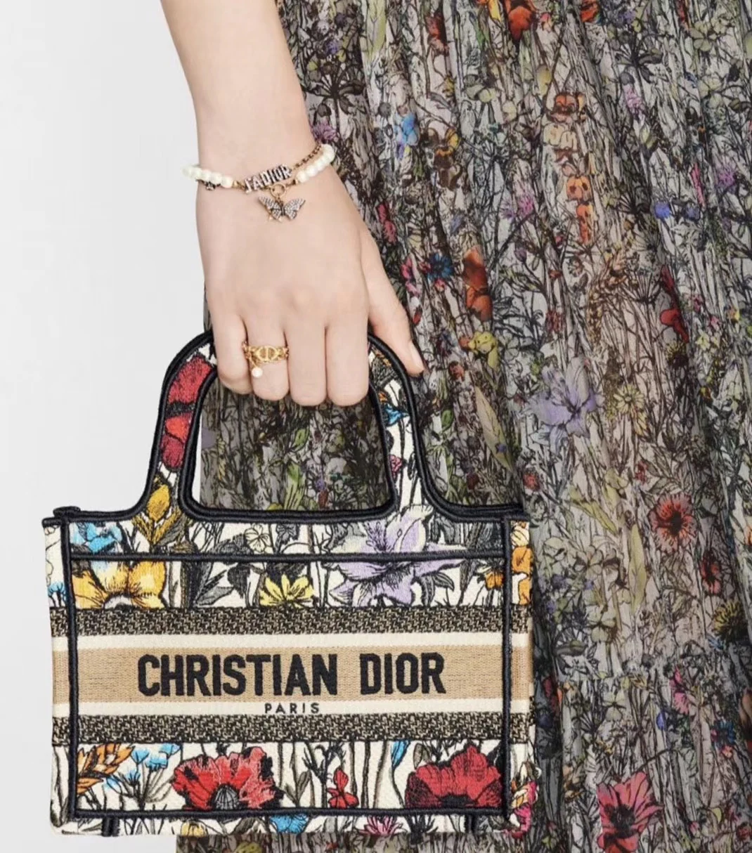 Мини-сумка Dior Book Tote 23 см, серия ?Розовые оттенки?