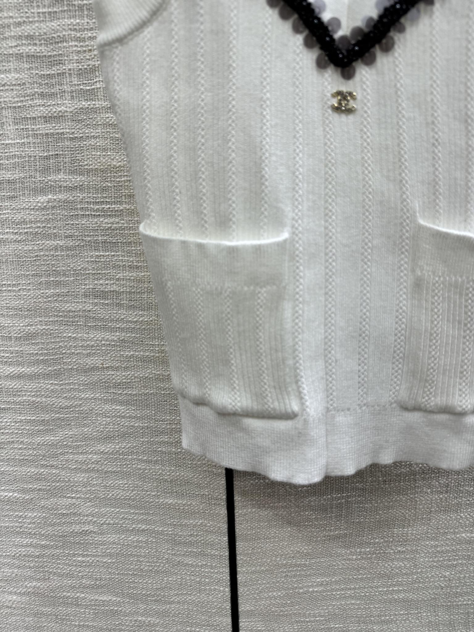 Chanel - Коллекция ?Ранняя весна? 2403-24: Трикотажная майка с V-образным вырезом, расшитая пайетками.