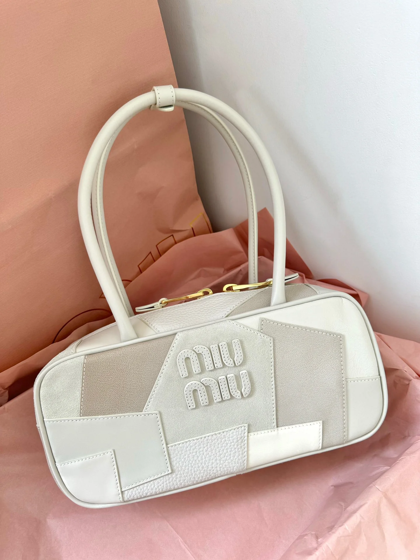 Сумка для боулинга Miu Miu 520 Limited Edition - кожаная, средний размер.
