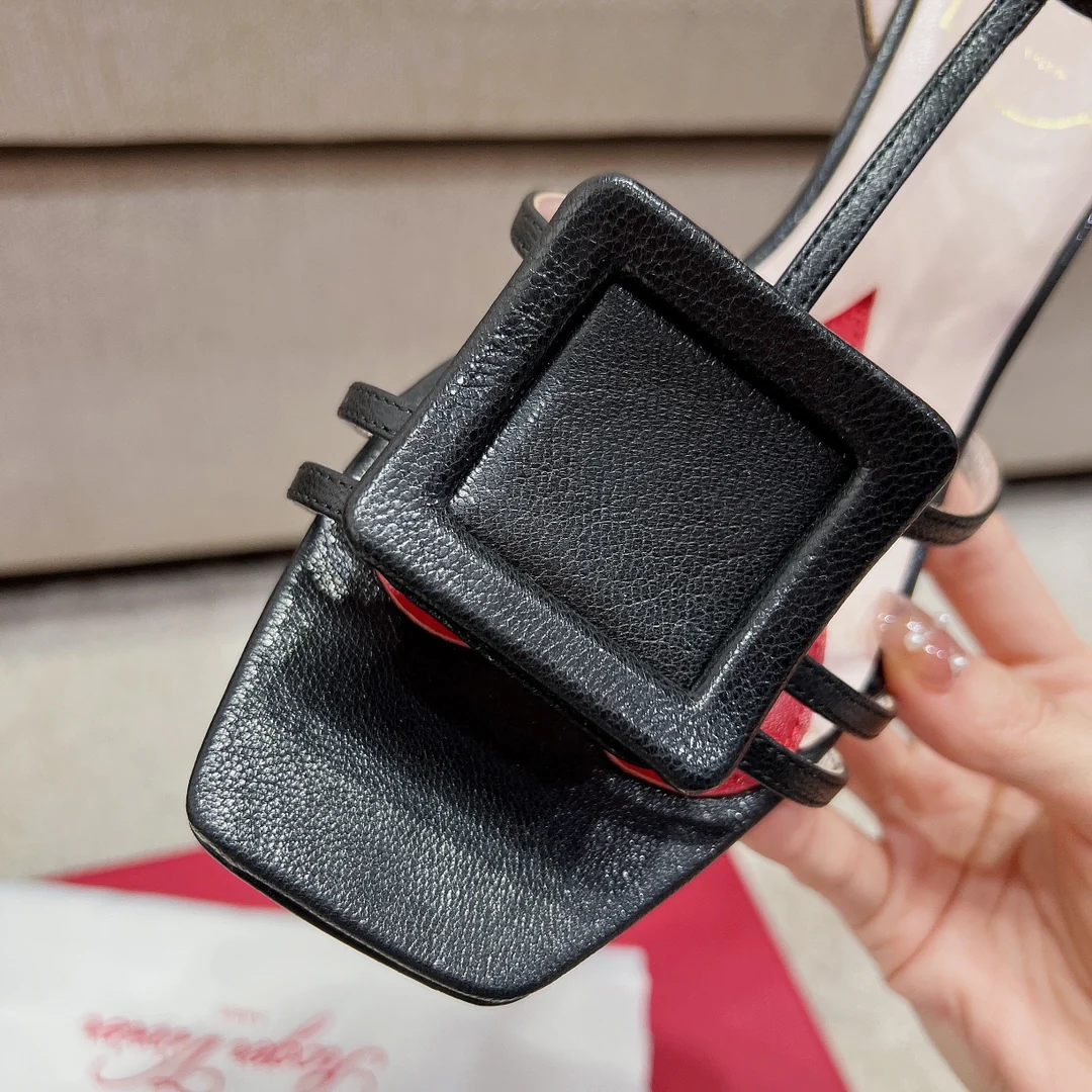 Сандалии RV Shoes на низком каблуке с квадратной пряжкой и ремешками - черные