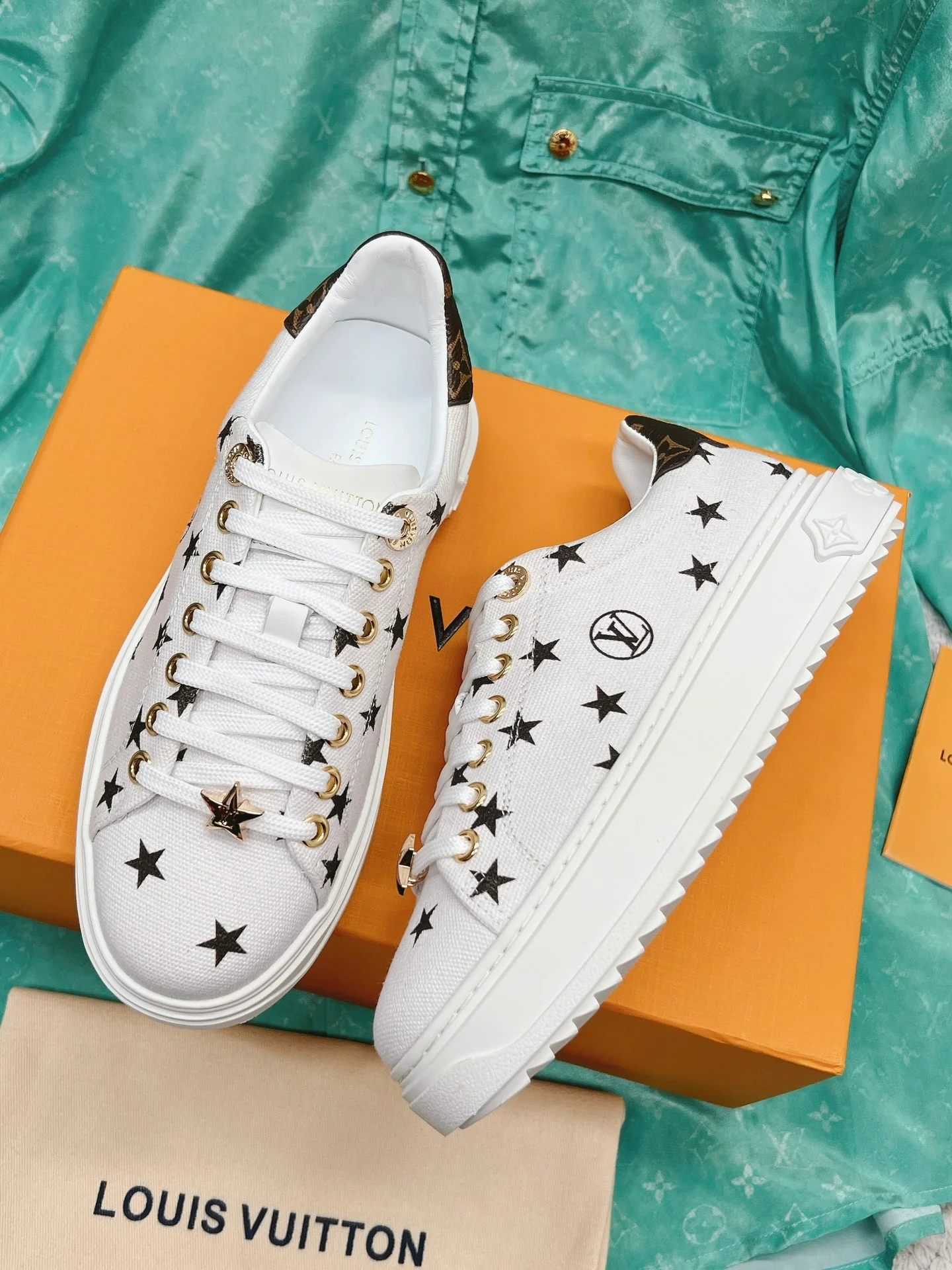 LV-Vuitton-Yayoi Kusama-Classic White Sneakers-White