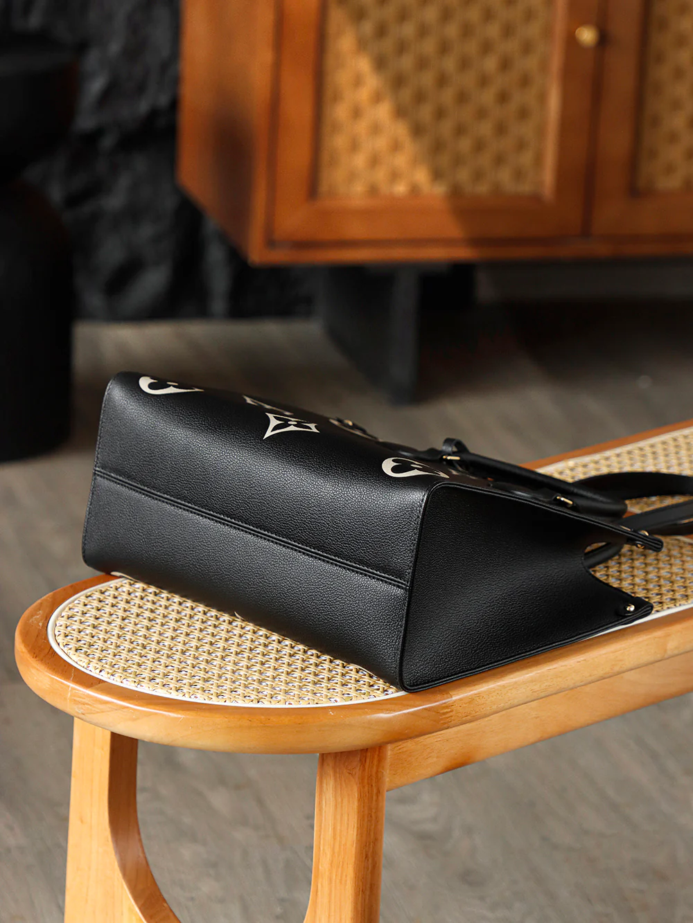 LV-m45495-onthego Средний - Черно-белый